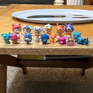 Twozies Baby & Animal Figure Toys  Lot Of 15